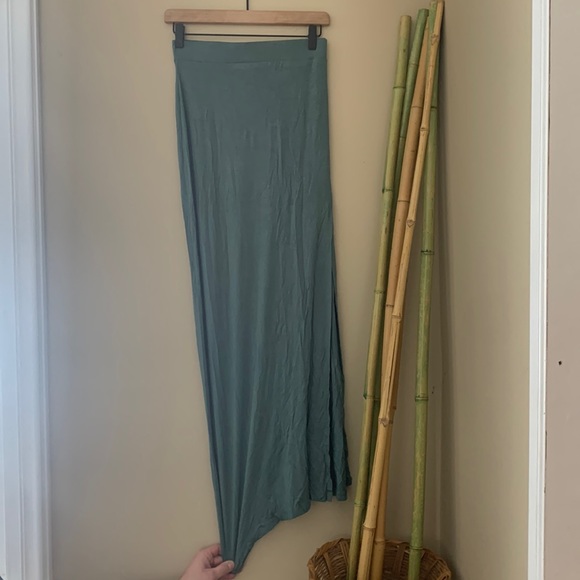 Maxi Skirt with a slit - Picture 2 of 4